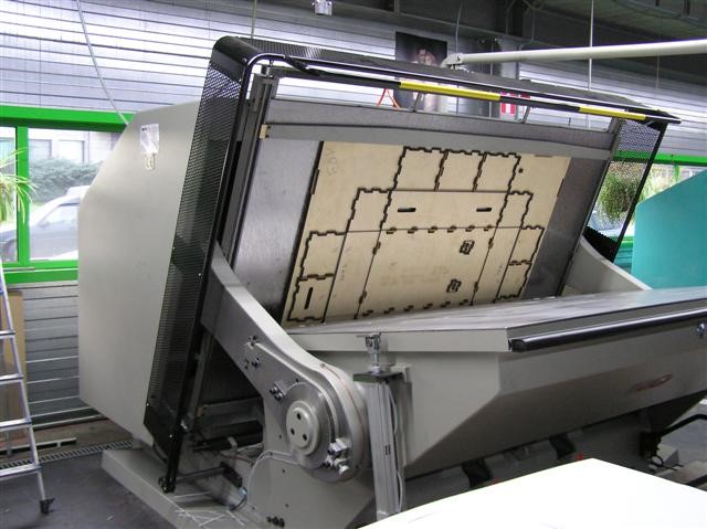 CAUHE : big size handplatens & guillotines